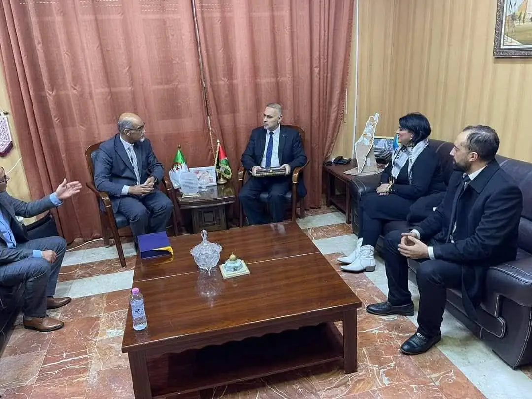 تكتل الحصن المتين يرفض مخططات تهجير الفلسطينيين ويدعم المواقف العربية الرافضة لتصفية القضية